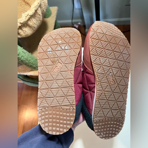 Teva women’s slip on ReEmber rhubarb/brown with teal shoes size 8. - Picture 6 of 8
